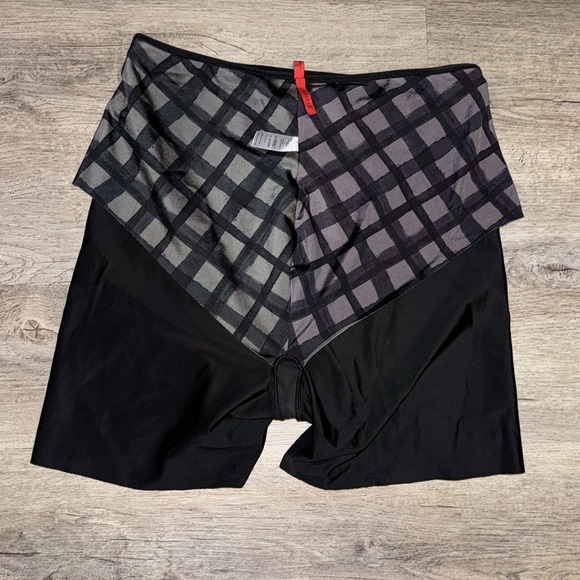 Spanx Slimplicity shaper short XL - black with grey print lining - Picture 6 of 12